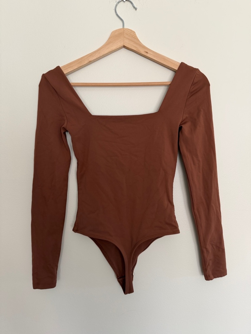 Aritzia Babaton Contour Squareneck Long Sleeve Bodysuit - Picture 4 of 5
